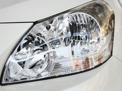 广汽丰田  逸致 1.8L CVT 车辆大灯细节