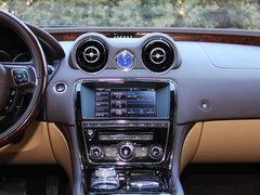 捷豹  XJL 2.0T AT 中控仪表台总特写