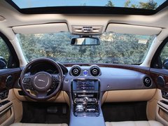 捷豹  2.0T 自动 中控台整体