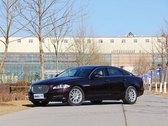 捷豹  2.0T 自动 车辆左前45度视角