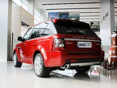 路虎 5.0 V8 NA HSE 车辆左后45度视角