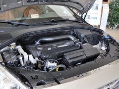 沃尔沃(进口) 2.0T 自动 发动机主体特写