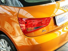 奥迪(进口) A1 30TFSI 1.4T 车辆左后大灯45度视角