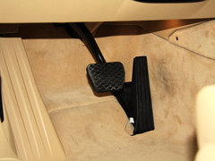 宝马(进口)  740Li 3.0T 油门脚踏板特写