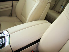 宝马(进口)  740Li 3.0T AT 前排座椅中央中间