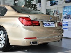 宝马(进口)  740Li 3.0T AT 车辆尾部特写