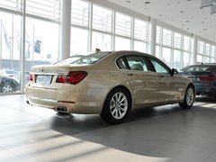 宝马(进口)  740Li 3.0T 车辆右侧尾部视角