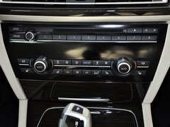 宝马(进口)  740Li 3.0T AT 中控台下方特写