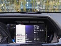 北京奔驰  GLK300 3.0L 中控仪表台上方