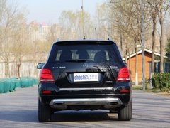 北京奔驰  GLK300 3.0L 车辆正后方尾部视角