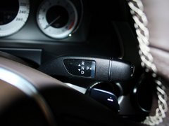 北京奔驰  GLK300 3.0L 挂档把手特写