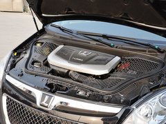 东风裕隆  2.2T 自动 发动机主体特写