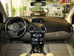 雷诺  科雷傲 2.5 CVT 中控台整体