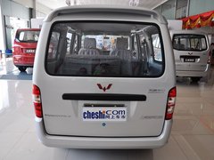 上汽通用五菱  1.0L 手动 车辆正后方尾部视角