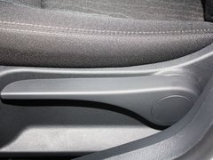 标致408 2013款 2.0L 自动 豪华版
