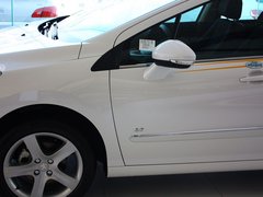 标致408 2013款 2.0L 自动 豪华版