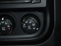 自由客 2013款 2.4L CVT 运动版 5座