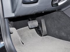北京奔驰  E300L 3.0L AT 油门脚踏板特写
