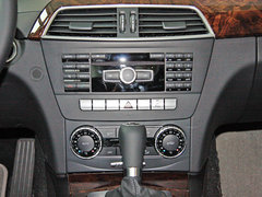 北京奔驰  C260 1.8T 中控台下方特写