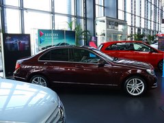 北京奔驰  C260 1.8T AT 车辆正右侧