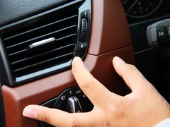 宝马X1 2013款 sDrive18i 2.0L 运动设计套装 5座