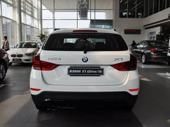 华晨宝马  sDrive20i 2.0T 车辆正后方尾部视角