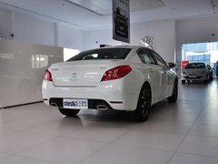 东风标致  2.3L 自动 车辆右侧尾部视角