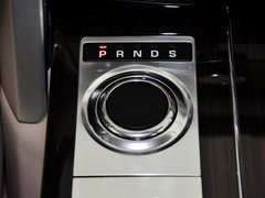 路虎  揽胜5.0 V8 挂档把手特写