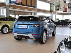 路虎  极光 2.0T AT 车辆右侧尾部视角