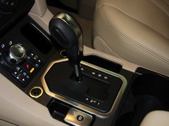 路虎 第四代发现 3.0T AT 挂档把手特写