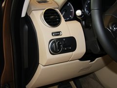 路虎  3.0T AT 方向盘左后仪表台