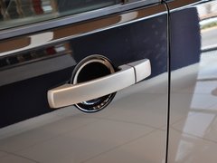 路虎 第四代发现 3.0T AT 驾驶席车门把手特写