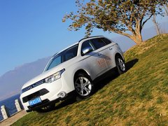 欧蓝德（进口） 2013款 2.4L CVT 四驱豪华导航版 7座