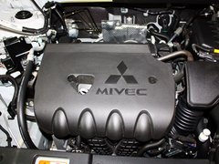 三菱(进口)  2.4L CVT 发动机主体特写