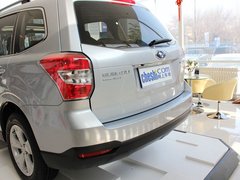斯巴鲁  森林人经典 2.0XS AT 车辆尾部特写