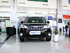 斯巴鲁  森林人经典 2.5XS AT 车头正面视角