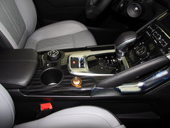 标致3008 2013款 1.6T 自动 THP罗兰•加洛斯版