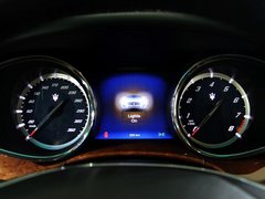 玛莎拉蒂  3.8T 方向盘后方仪表盘