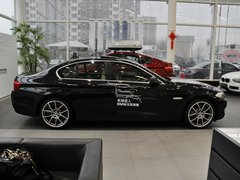 宝马(进口)  535i 3.0T AT 车辆正右侧