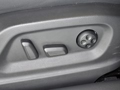 奥迪Q3 2013款 2.0T 35 TFSI quattro舒适型 5座