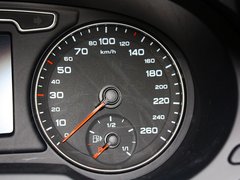 奥迪Q3 2013款 2.0T 35 TFSI quattro舒适型 5座