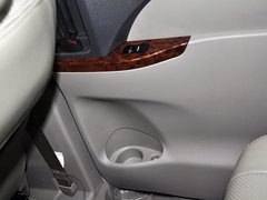 比亚迪M6 2013款 2.4L 手动 豪华型 7座