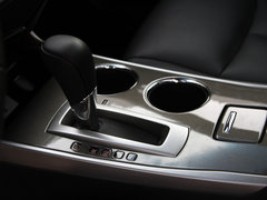 东风日产  天籁 2.5XL 挂档把手特写