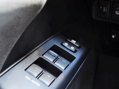 雷克萨斯CT 2013款 200h 1.8L CVT 暗夜骑士版