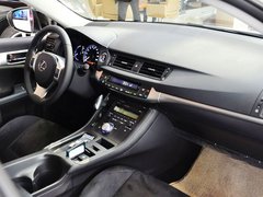 雷克萨斯CT 2013款 200h 1.8L CVT 暗夜骑士版
