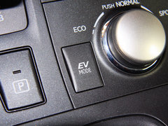 雷克萨斯CT 2013款 200h 1.8L CVT 暗夜骑士版