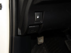 雷克萨斯CT 2013款 200h 1.8L CVT 暗夜骑士版