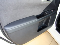 雷克萨斯CT 2013款 200h 1.8L CVT 暗夜骑士版