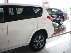 RAV4荣放 2013款 2.0L 经典特装版5座