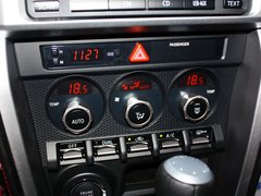 斯巴鲁  2.0L 自动 中控台中央特写